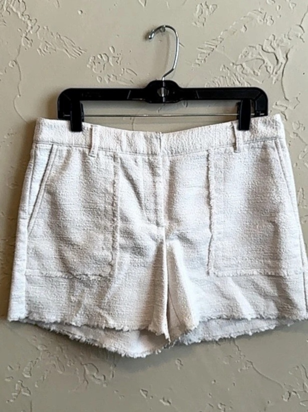 Ann Taylor Frayed Hem Shorts in White Size 8